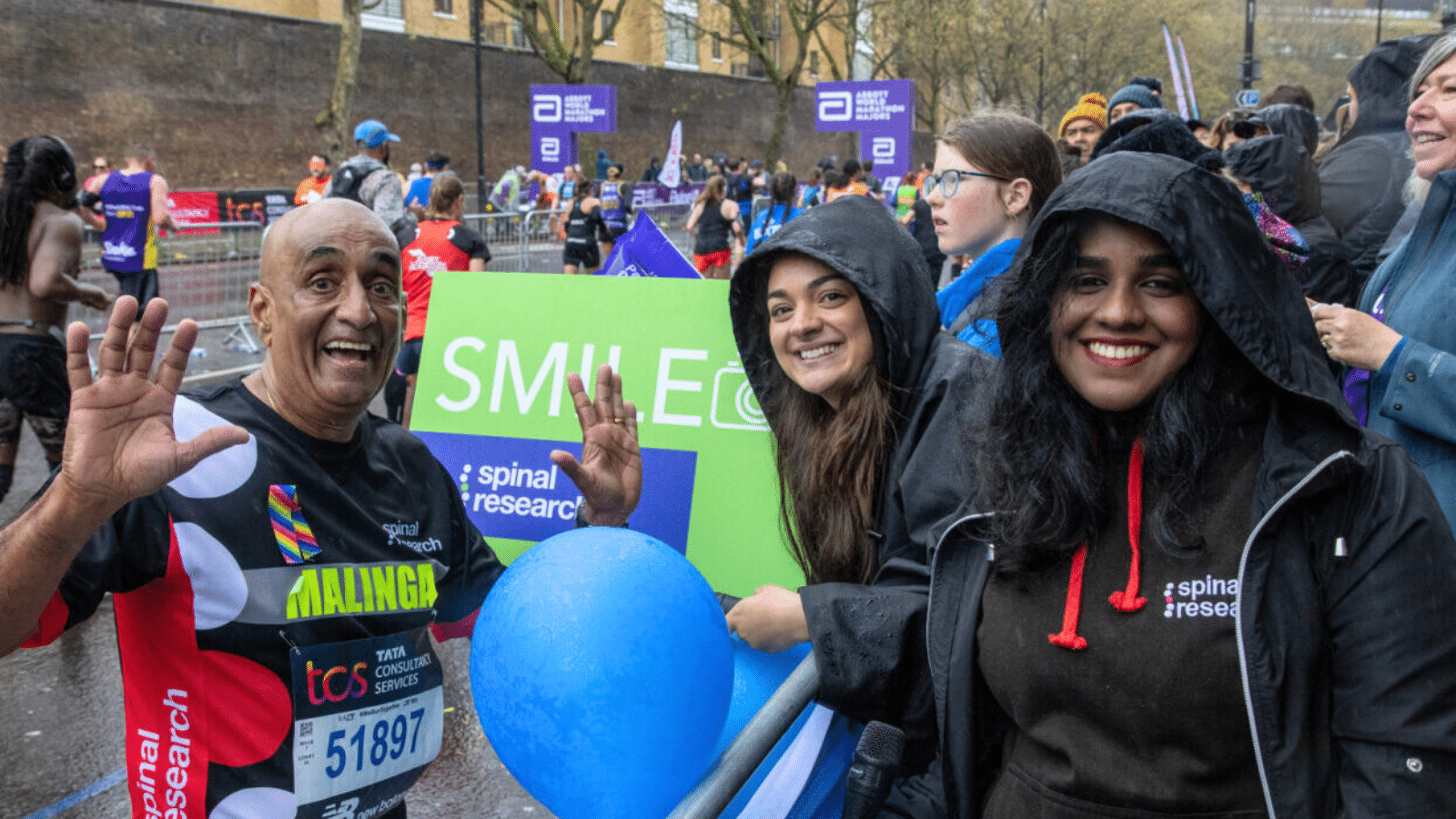 Photo showing members of the Spinal Research team cheering on a London Marathon participant at London Marathon.