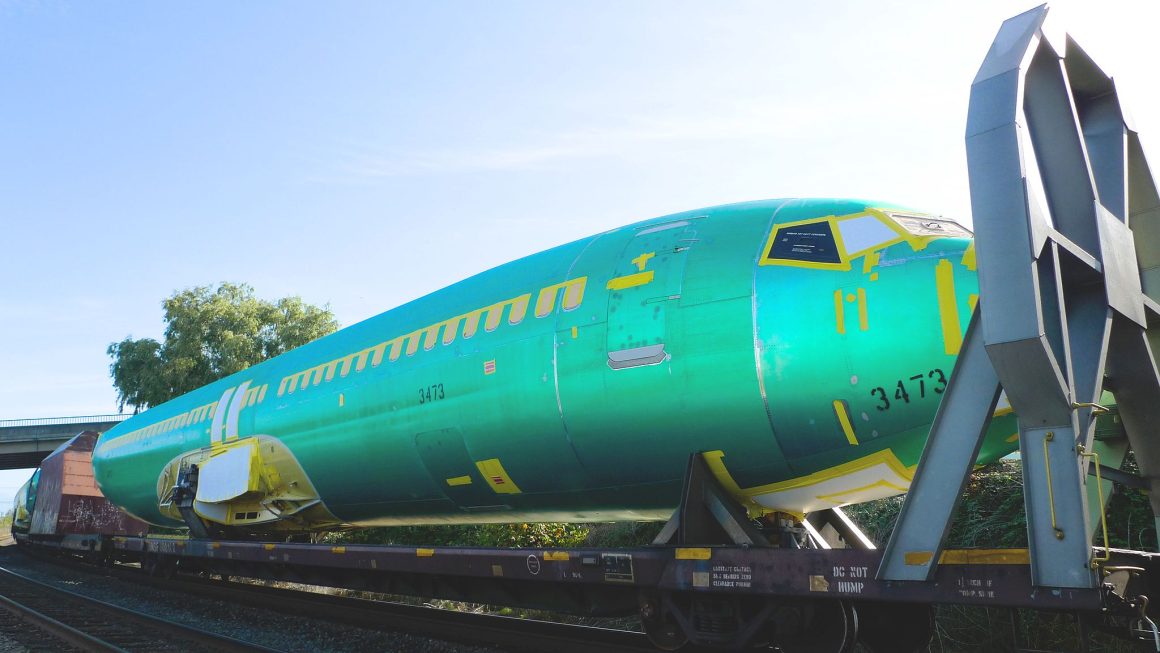 Boeing fuselage on a train from Kansas to Washington