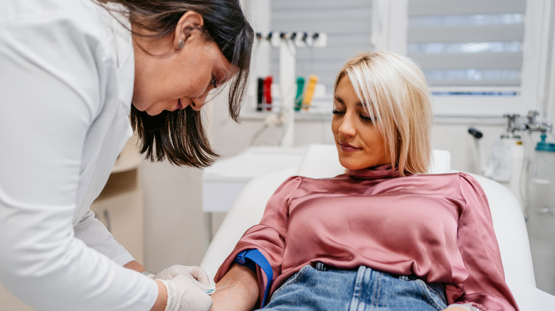 woman in hospital bed getting her magnesium levels checked