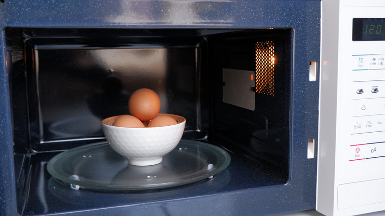 in-shell eggs in microwave