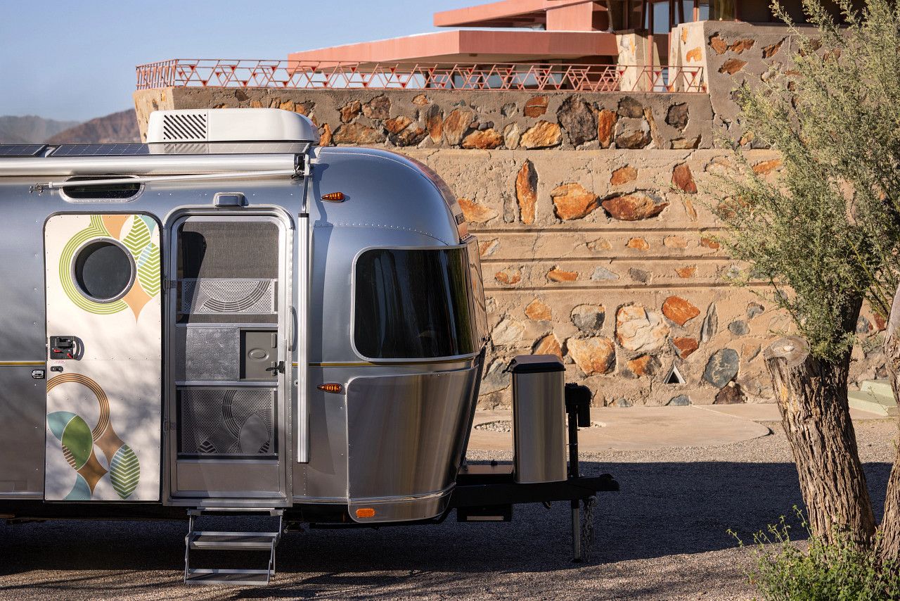 Image may contain Caravan Transportation Van Vehicle Architecture Building Housing and Rv